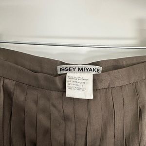 Issey Miyake vintage pleated olive skirt - size 2